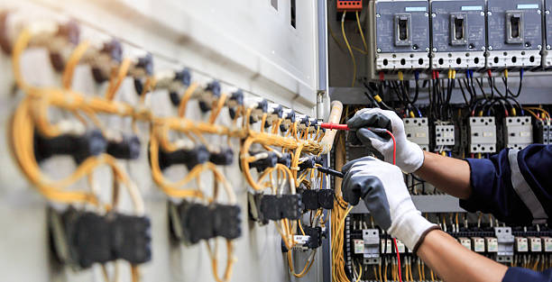 Professional Electrician technician working in DeFuniak Springs, FL